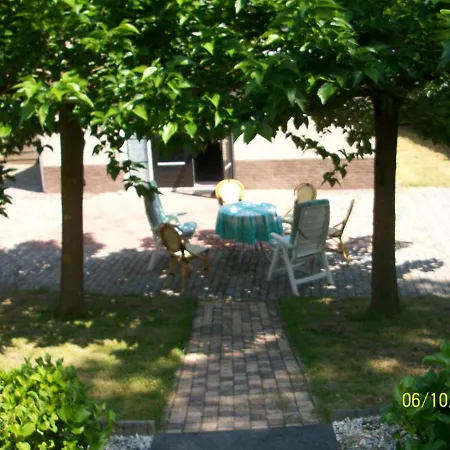 Holiday home Vrijstaande Bungalow Van Particulier Op Bungalowpark De Zeven Heuvelen Groesbeek
