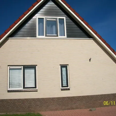 Holiday home Vrijstaande Bungalow Van Particulier Op Bungalowpark De Zeven Heuvelen *